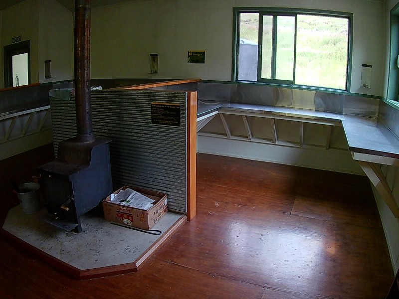 20190111 Woolshed Creek Hut Innen 1